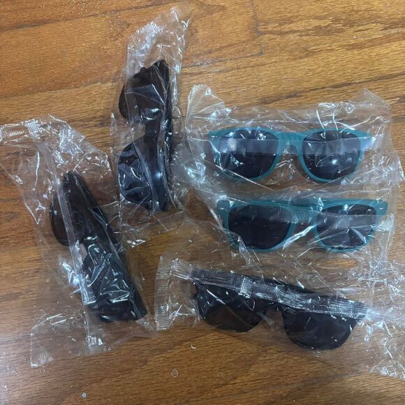 BUNDLE Lot of Sunglasses Set of 5 Women's Black Green Packaged Kid's Sunglasses - Picture 1 of 3